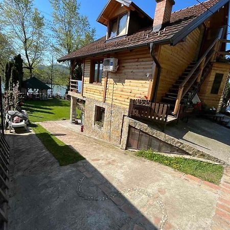 Apartman "Kapetana Luka" Ljubovija 外观 照片