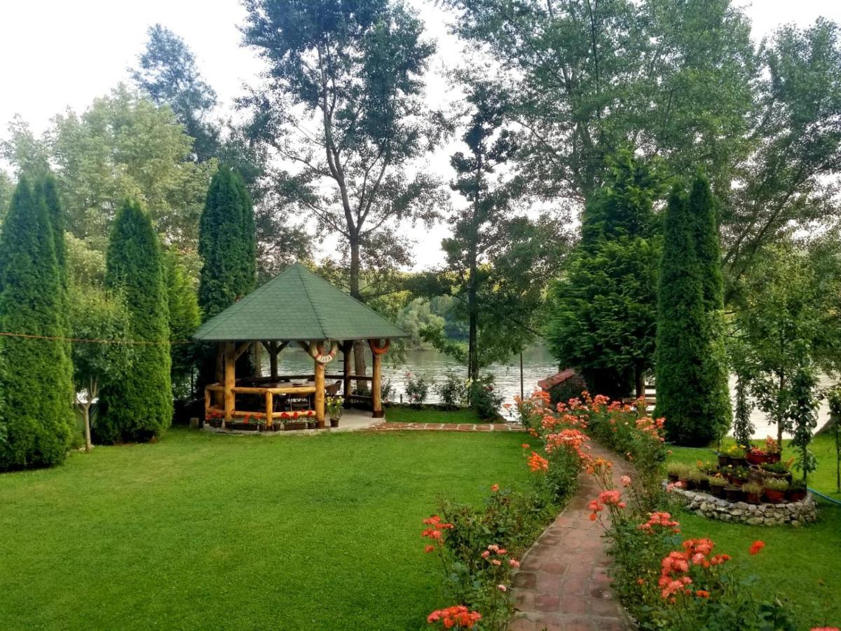 Apartman "Kapetana Luka" Ljubovija 外观 照片