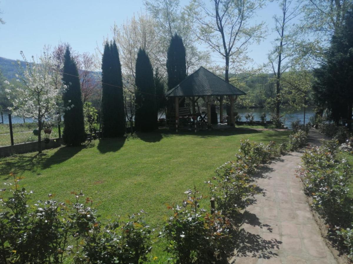 Apartman "Kapetana Luka" Ljubovija 外观 照片
